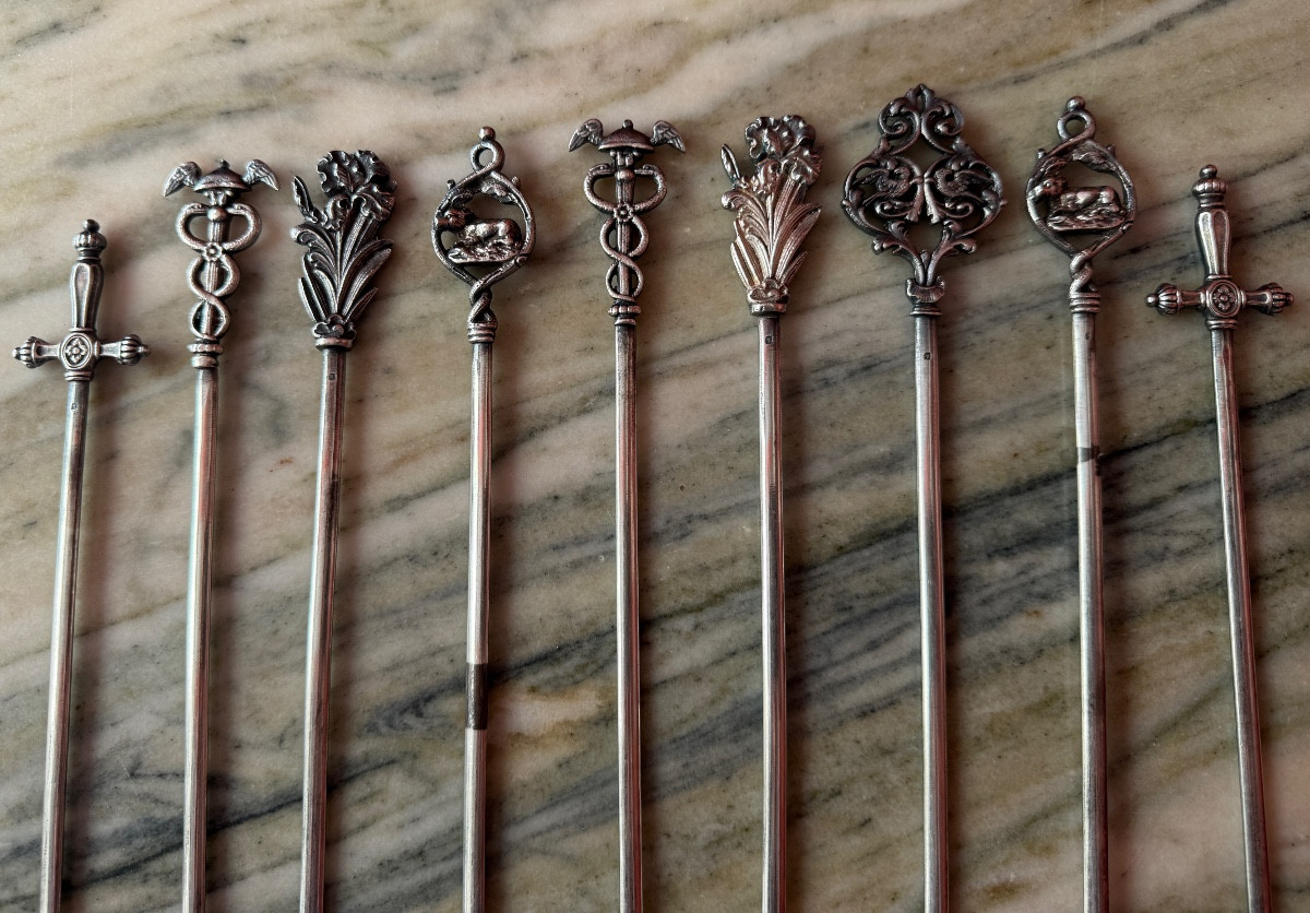 Ensemble de 9 hâtelets ou piques d’ornements des buffets – Image 2