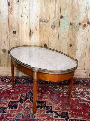 Table basse de style Louis XVI en acajou