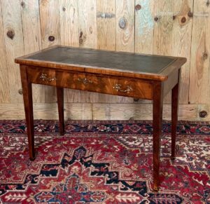 Petit bureau d'époque Empire en acajou.