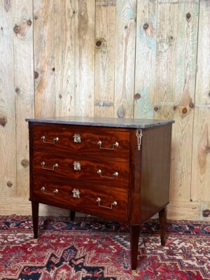 Commode de style Directoire d’époque XIXe