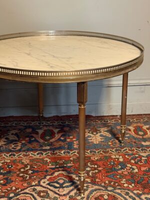 Table basse en marbre de style Louis XVI