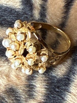 Bague boule. Or 18 K et perles. Bague vintage.