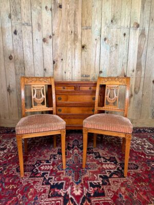 Paire de chaises directoire à la lyre