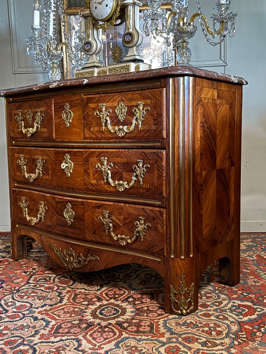 Commode de style Régence en marqueterie. – Image 2