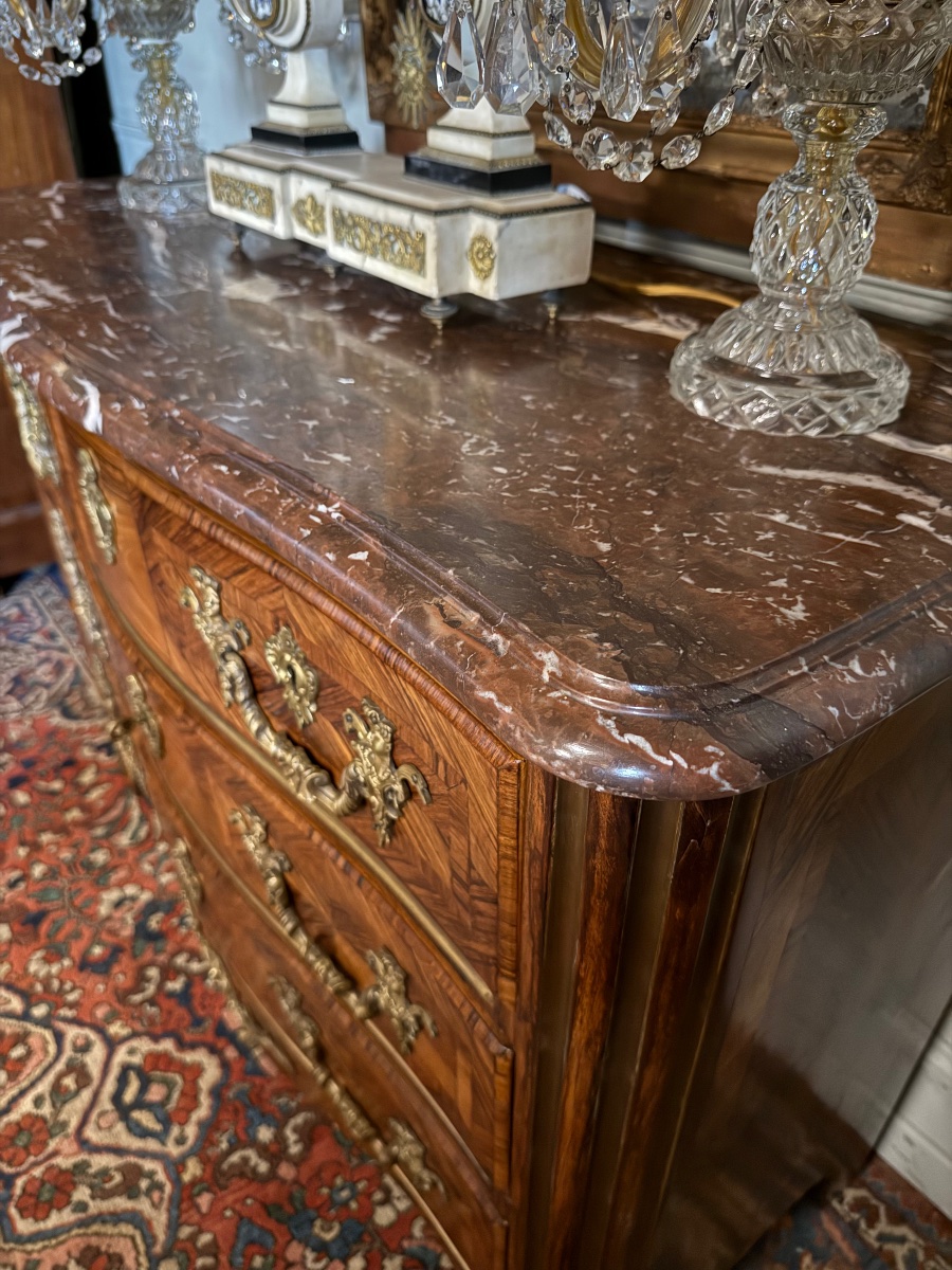 Commode de style Régence en marqueterie. – Image 4