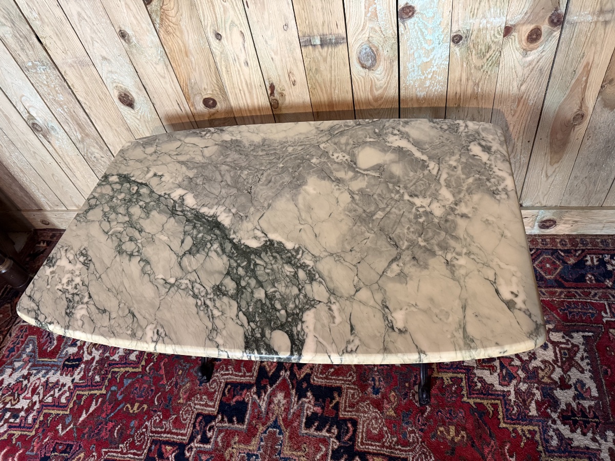 GRANDE TABLE BISTROT EN MARBRE ET FONTE. – Image 6