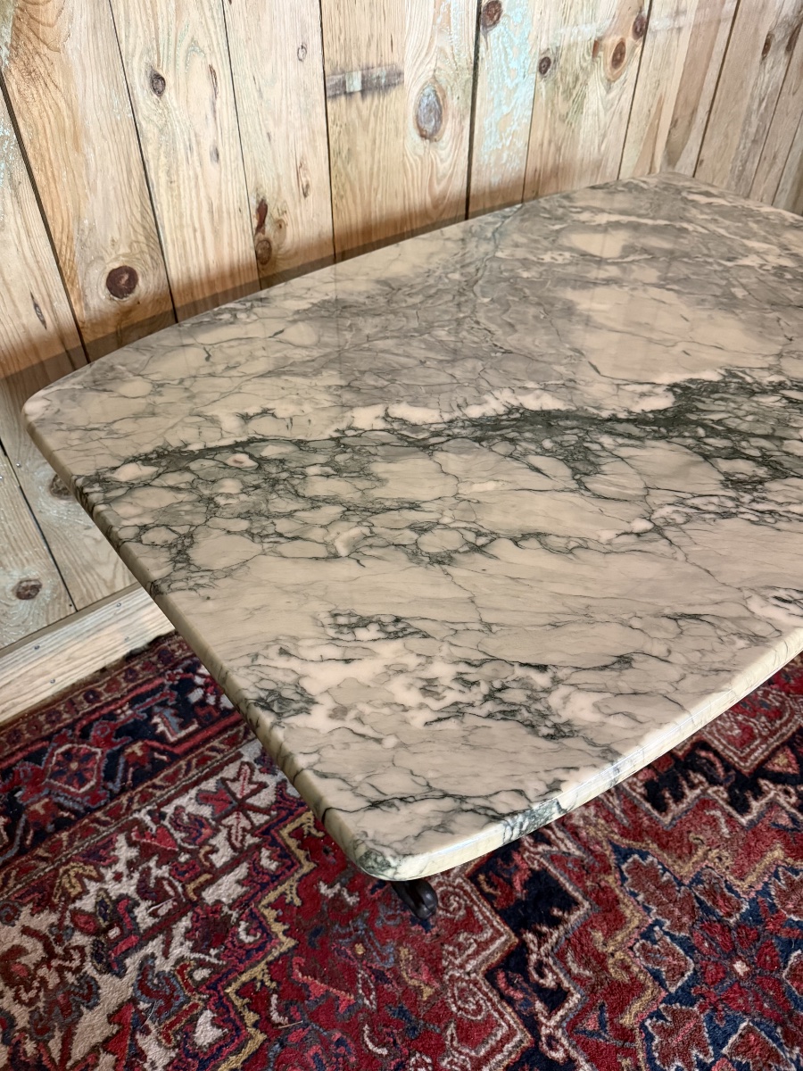 GRANDE TABLE BISTROT EN MARBRE ET FONTE. – Image 5