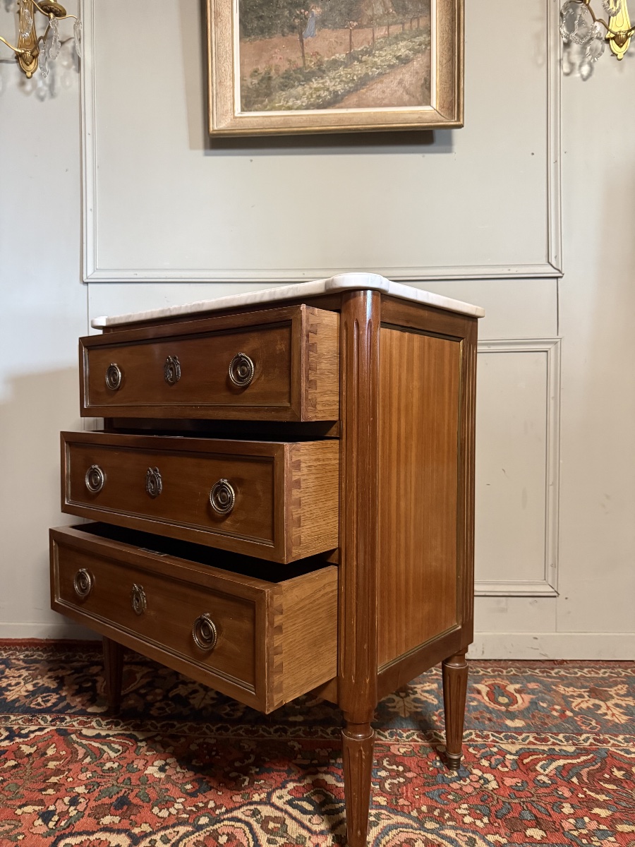 Réservée - COMMODE DE STYLE LOUIS XVI EN ACAJOU. – Image 2