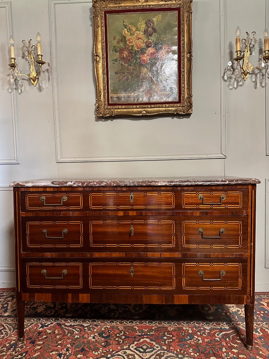Commode D’époque Louis XVI En Marqueterie.