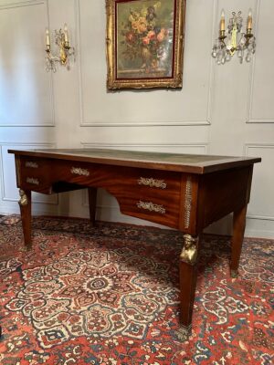 Bureau Plat De Style Empire En Acajou.