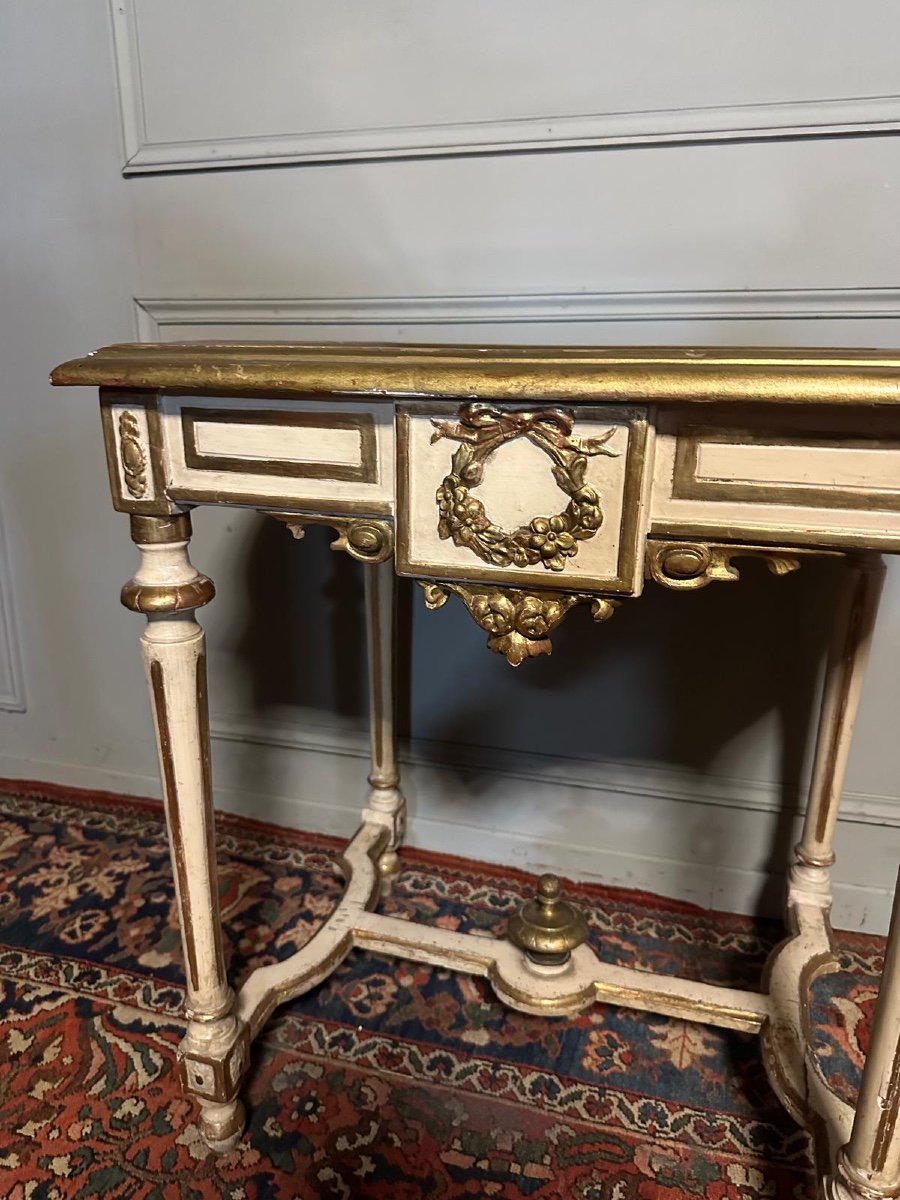 Table De Milieu / Console De Style Louis XVI En Bois Peint Et Doré. – Image 9