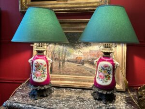 Paire de lampes en porcelaine de Paris du XIXe siècle
