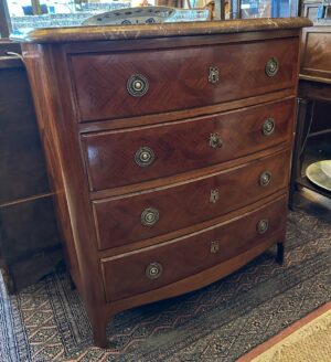 Petite commode de style Régence en marqueterie de palissandre