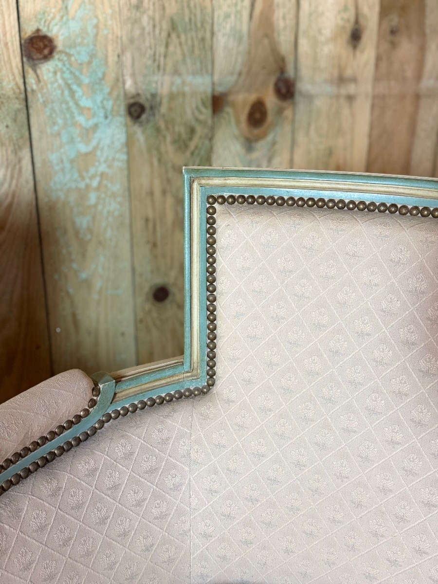 Paire de bergères de style Louis XVI en bois laqué – Image 3