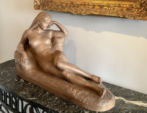 Léon Bourgeois (1851-1925), « Jeune fille allongée », terre cuite de 1924