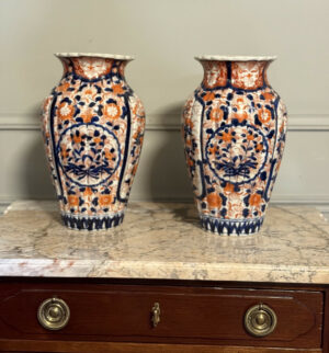 Paire de vases en porcelaine d'Imari (Japon), XIXe
