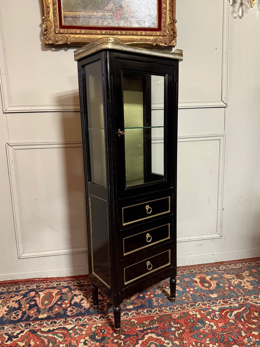 Vitrine de style Louis XVI laquée noir
