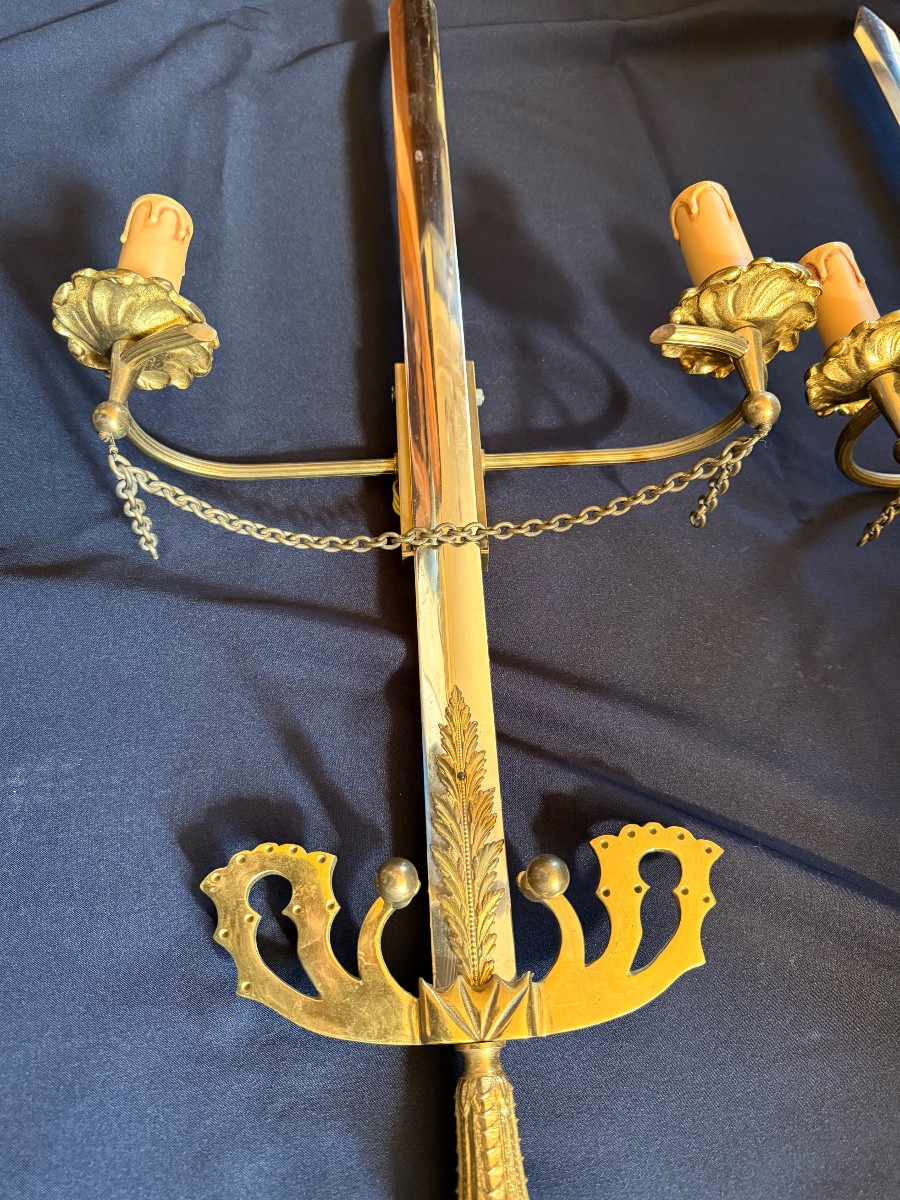 Paire d’appliques en forme d’épées d’époque Hollywood Regency – Image 6