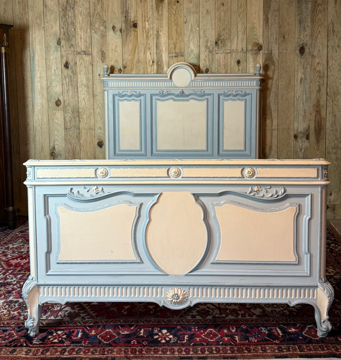 Lit laqué de style Transition Louis XV - Louis XVI – Image 2