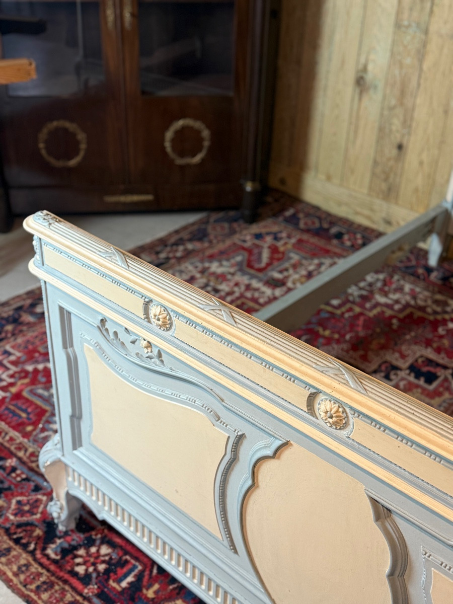 Lit laqué de style Transition Louis XV - Louis XVI – Image 8