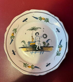 Assiette en faïence de Nevers d’époque XVIIIe siècle