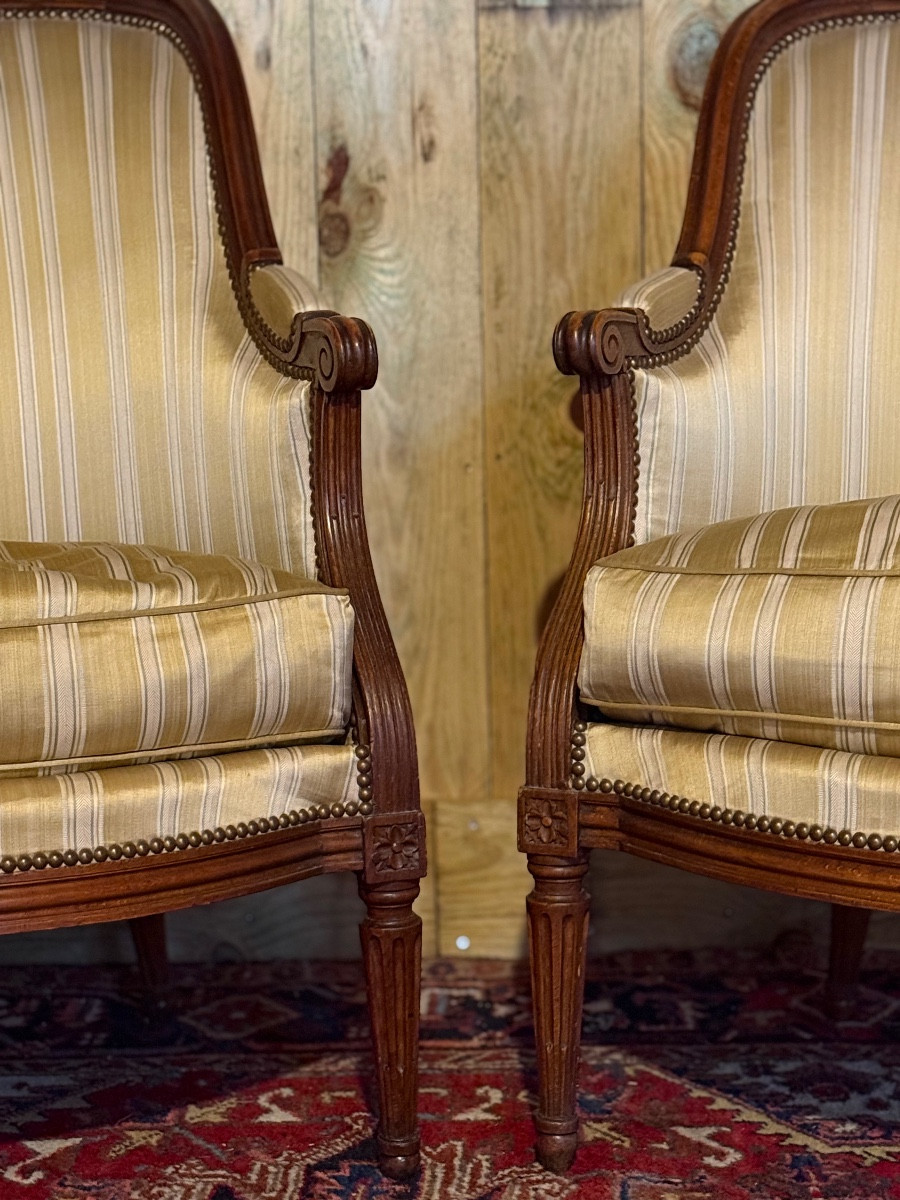 Paire de bergères gondoles d’époque Louis XVI en bois naturel – Image 2