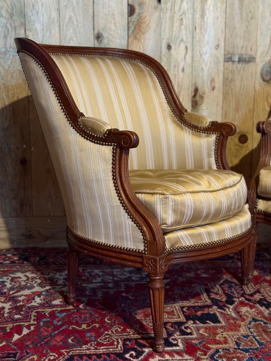 Paire de bergères gondoles d’époque Louis XVI en bois naturel – Image 4