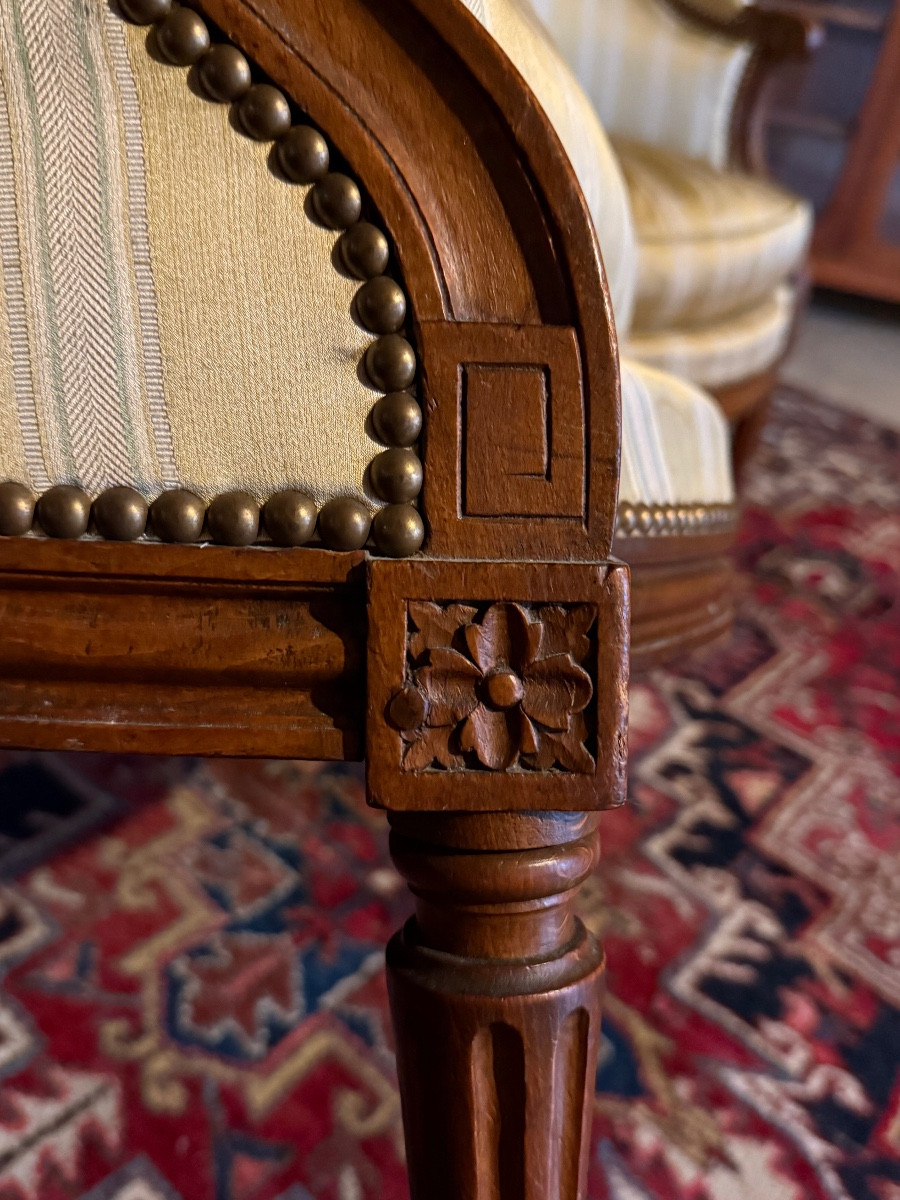 Paire de bergères gondoles d’époque Louis XVI en bois naturel – Image 7
