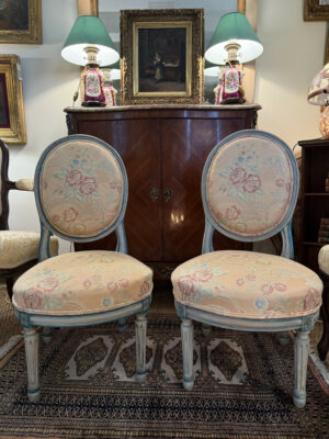 Paire de chaises de nourrice de style Louis XVI