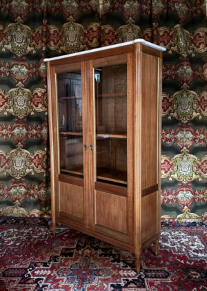 Vitrine ou bibliothèque de style Louis XVI