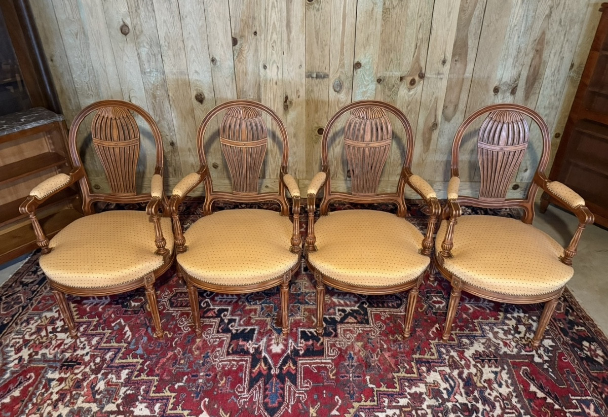 Ensemble de quatre fauteuils de style Louis XVI - dossiers à la montgolfière – Image 5