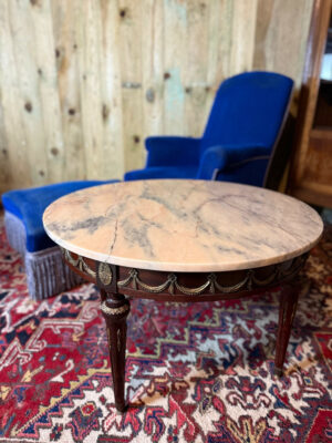 Table basse de style Louis XVI en acajou