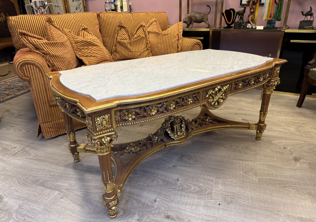 Table basse de style Louis XVI