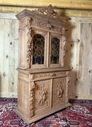 Buffet deux corps de chasse sculpté