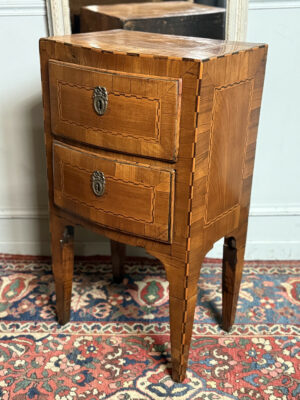 Petite commode Italienne d'époque XVIII ème.