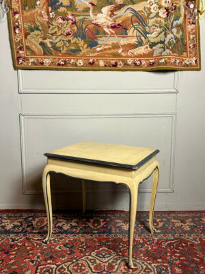 Table style Cabaret en bois peint