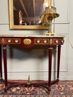 Console de style Louis XVI à plaques de porcelaine