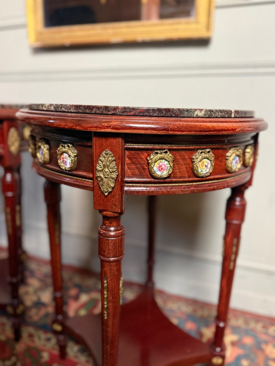 Paire de guéridons de style Louis XVI à plaques de porcelaine – Image 3