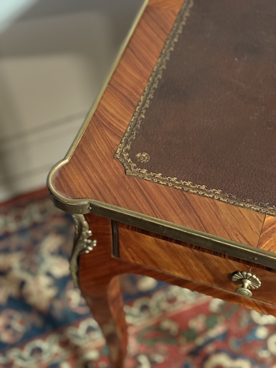Bureau ou table à écrire de style Louis XV en marqueterie – Image 7