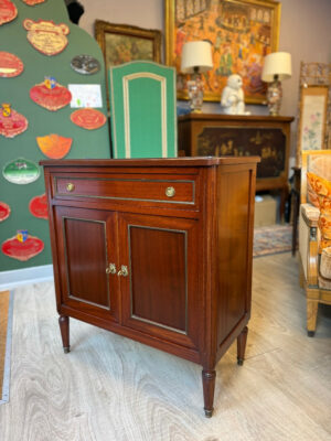 Petit buffet Louis XVI