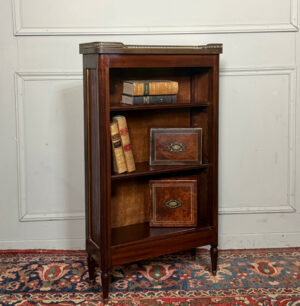 Petit bibus / bibliothèque de style Louis XVI en acajou