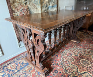 Table de milieu de style Renaissance d’époque XIXe