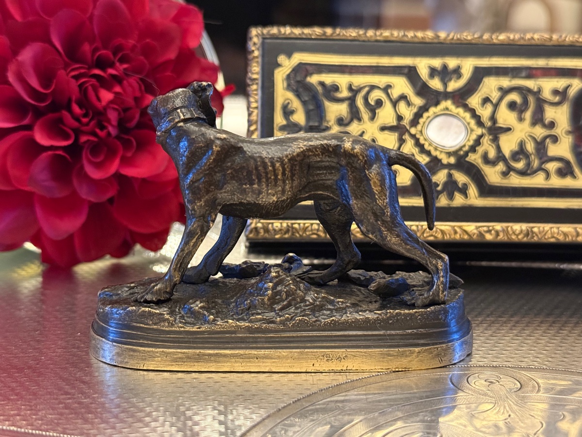 Petit bronze de chien de chasse signé Moigniez – Image 2