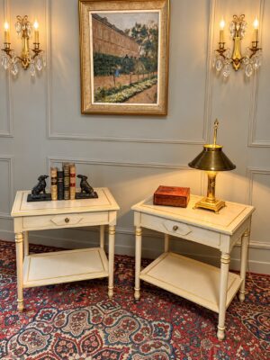 Paire de chevets ou bouts de canapé de style Louis XVI