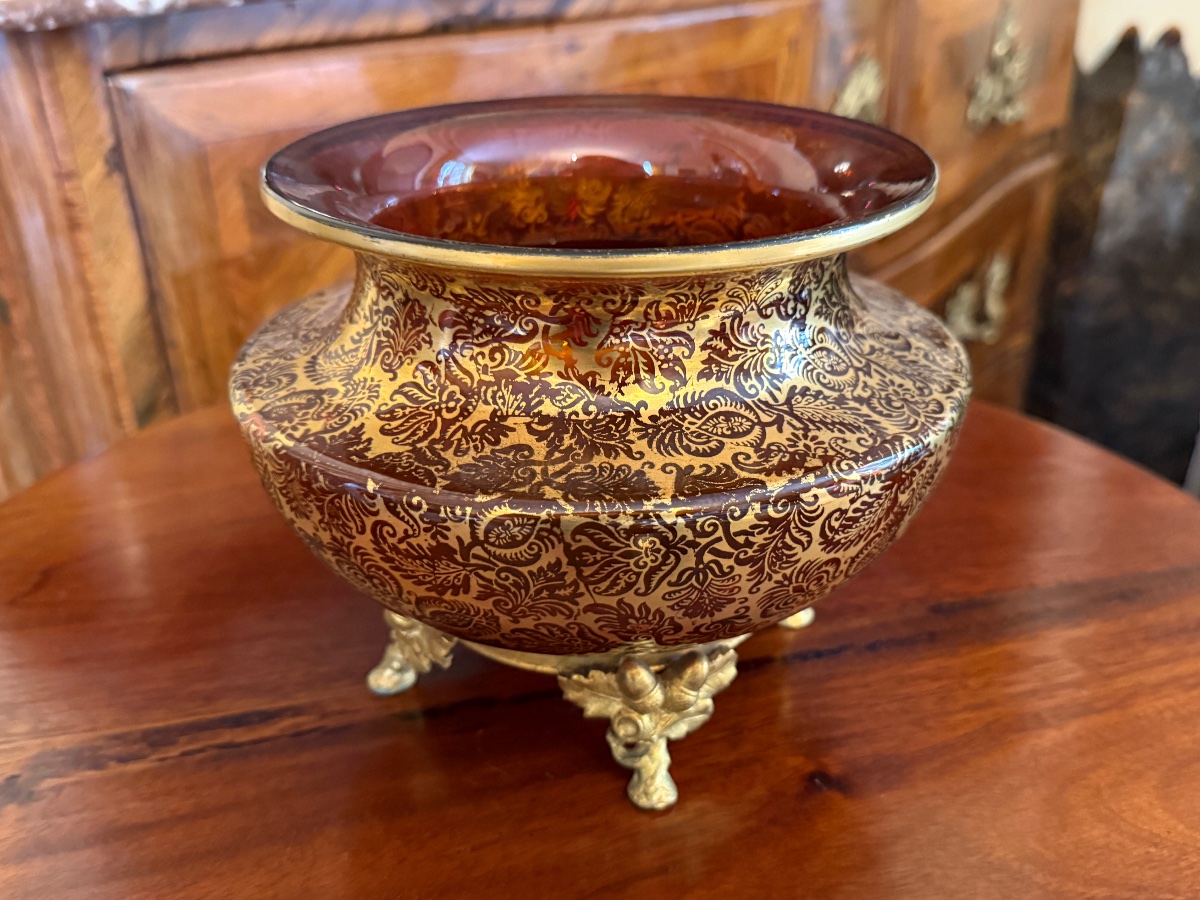 Baccarat – Importante coupe en cristal de couleur et doré, monture en bronze doré