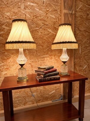 Paire de lampes de style Empire en cristal et bronze doré